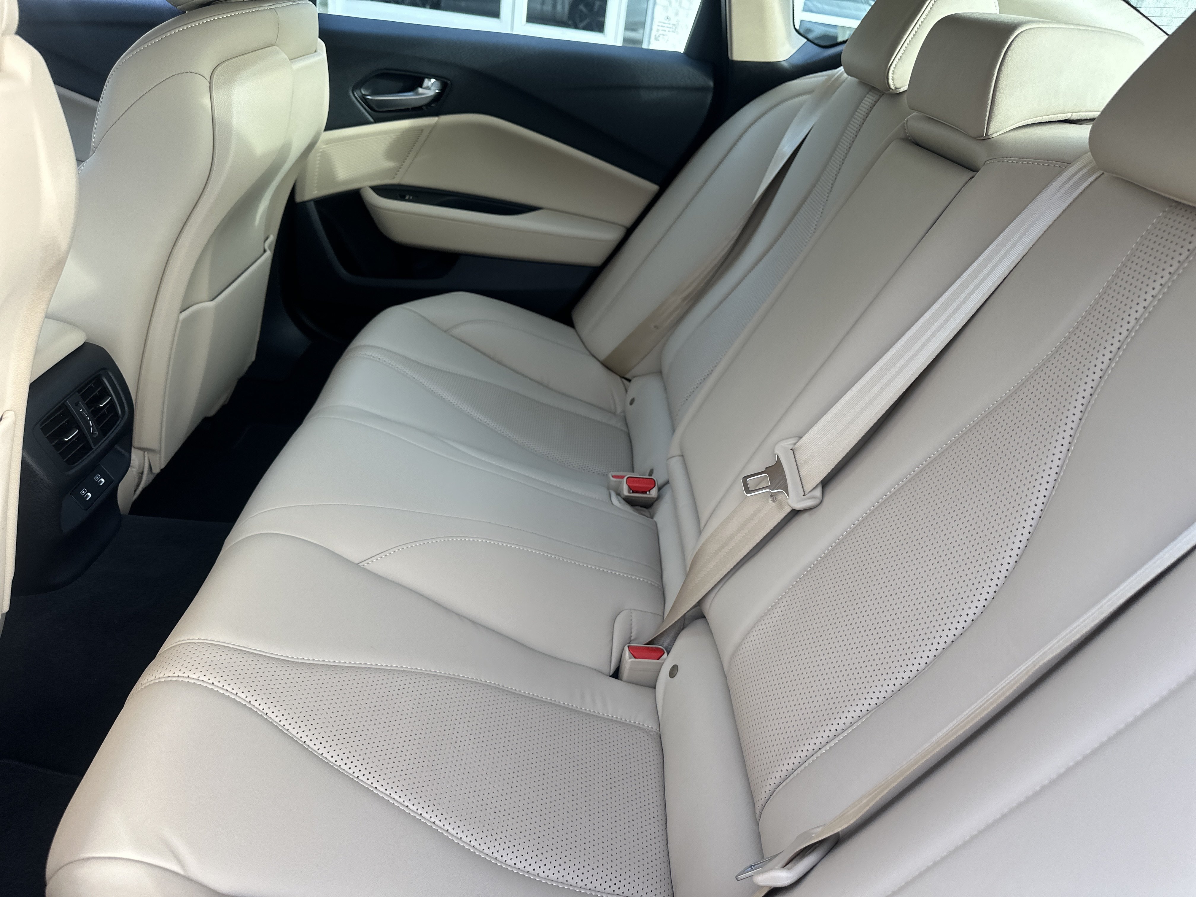 Used 2025 Acura TLX w/ Technology Package FWD image 12
