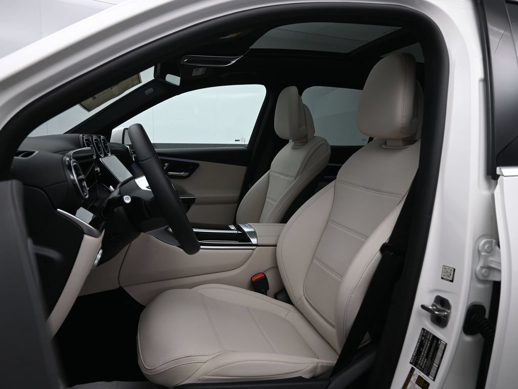 Used 2025 Mercedes-Benz GLC 300 4MATIC image 23