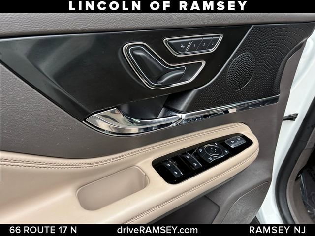 Used 2023 Lincoln Corsair AWD image 13