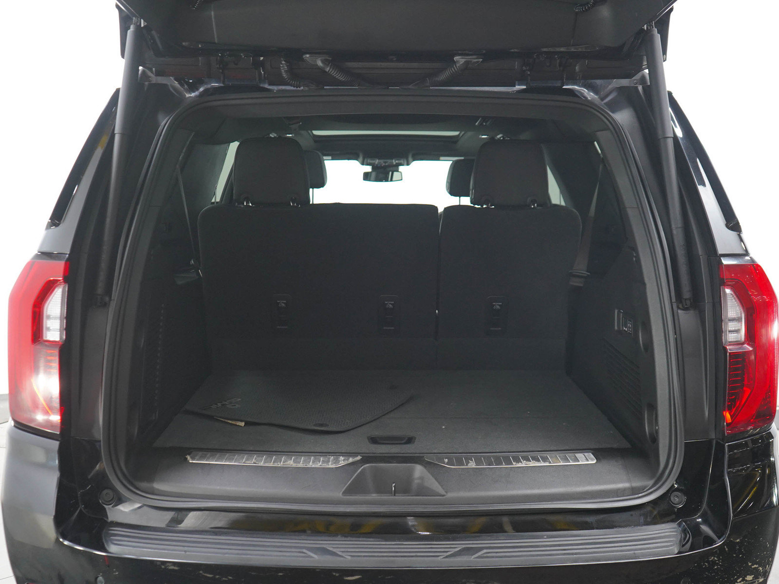Used 2025 GMC Yukon XL Denali w/ Sun & Power Step Package AWD/4WD image 17