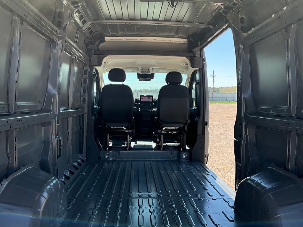 New 2025 RAM ProMaster 1500 w/ Quick Order Package 22G SLT image 3