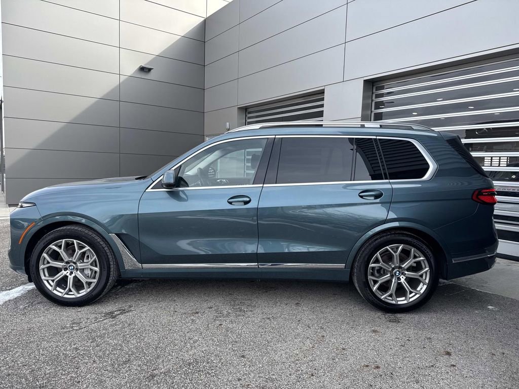 Used 2023 BMW X7 xDrive40i w/ Premium Package image 4