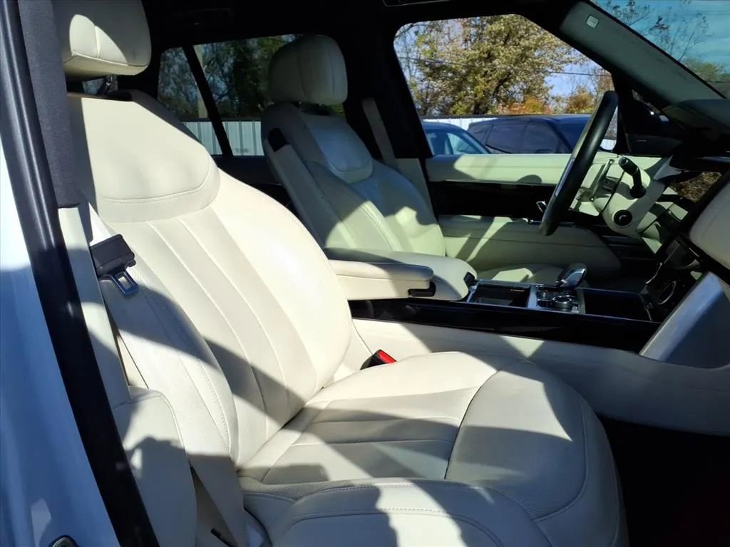 Used 2023 Land Rover Range Rover SE image 12