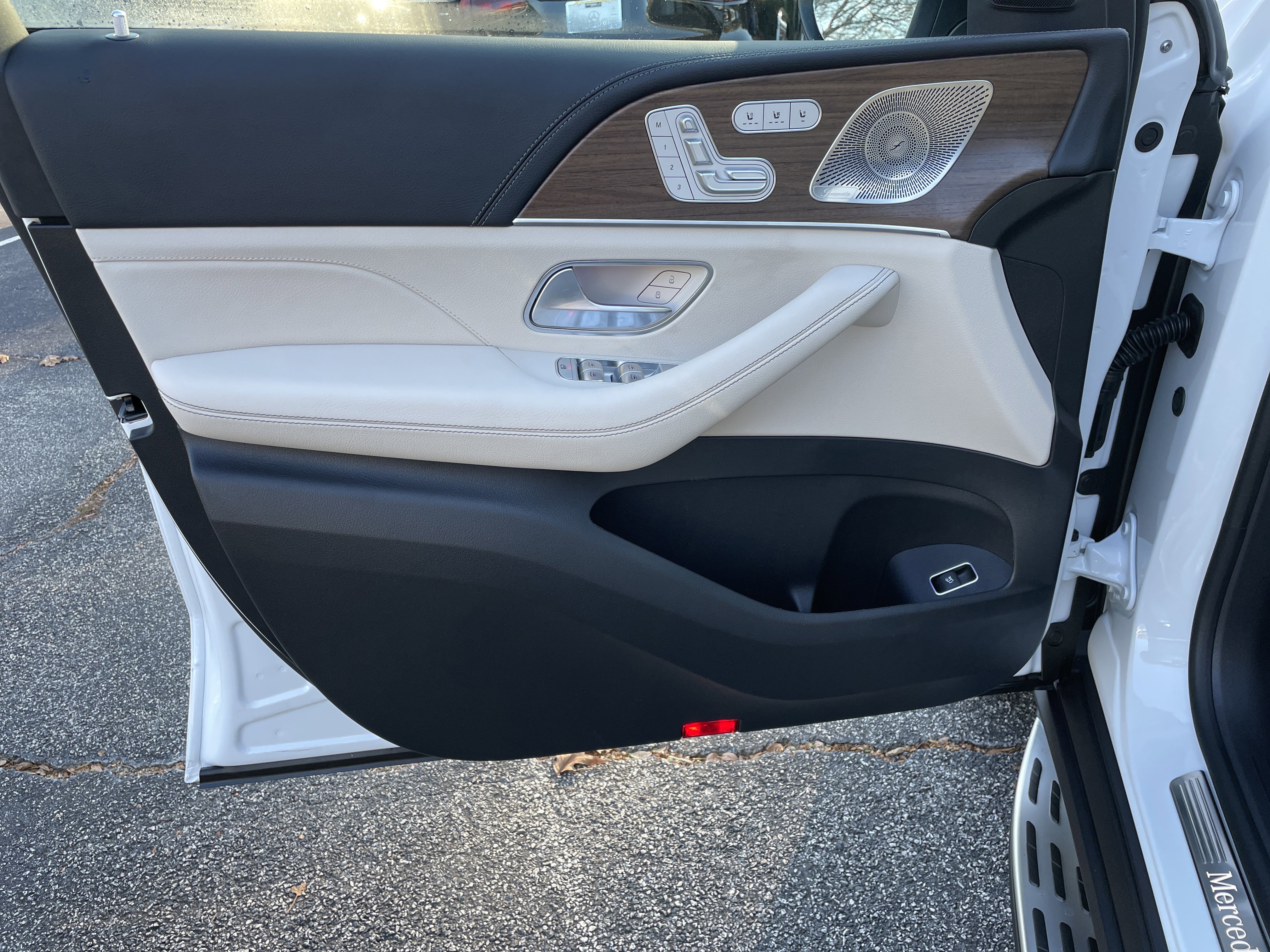 New 2026 Mercedes-Benz GLS 580 4MATIC image 17