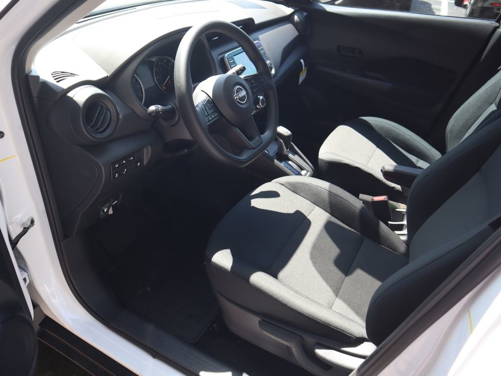 New 2025 Nissan Kicks Play S image 14