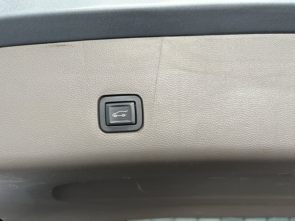 Used 2019 Chevrolet Traverse Premier w/ Driver Confidence II Package image 9