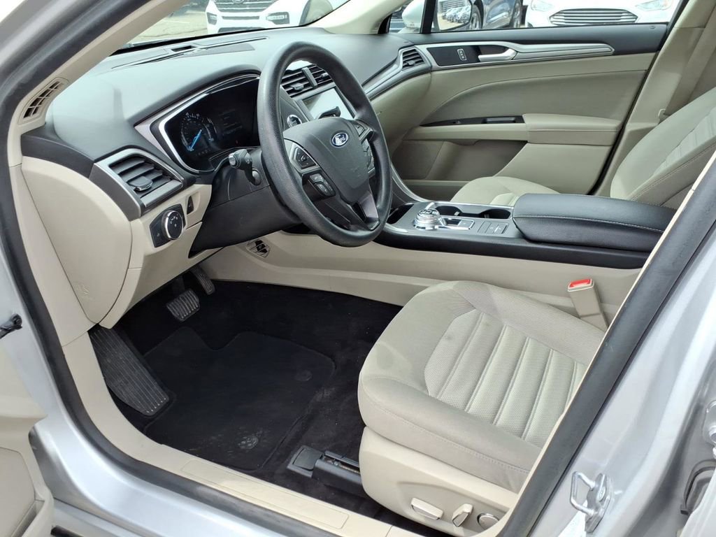 Used 2019 Ford Fusion SE image 10