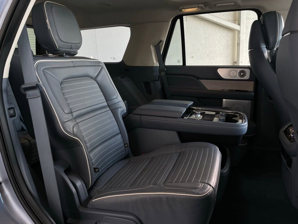 Used 2021 Lincoln Navigator Black Label w/ Cargo Convenience Package image 21