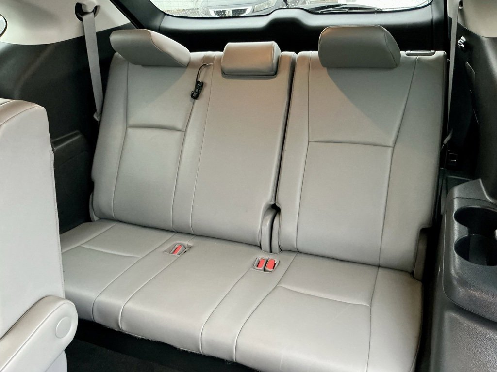 Used 2020 Toyota Highlander XLE image 27