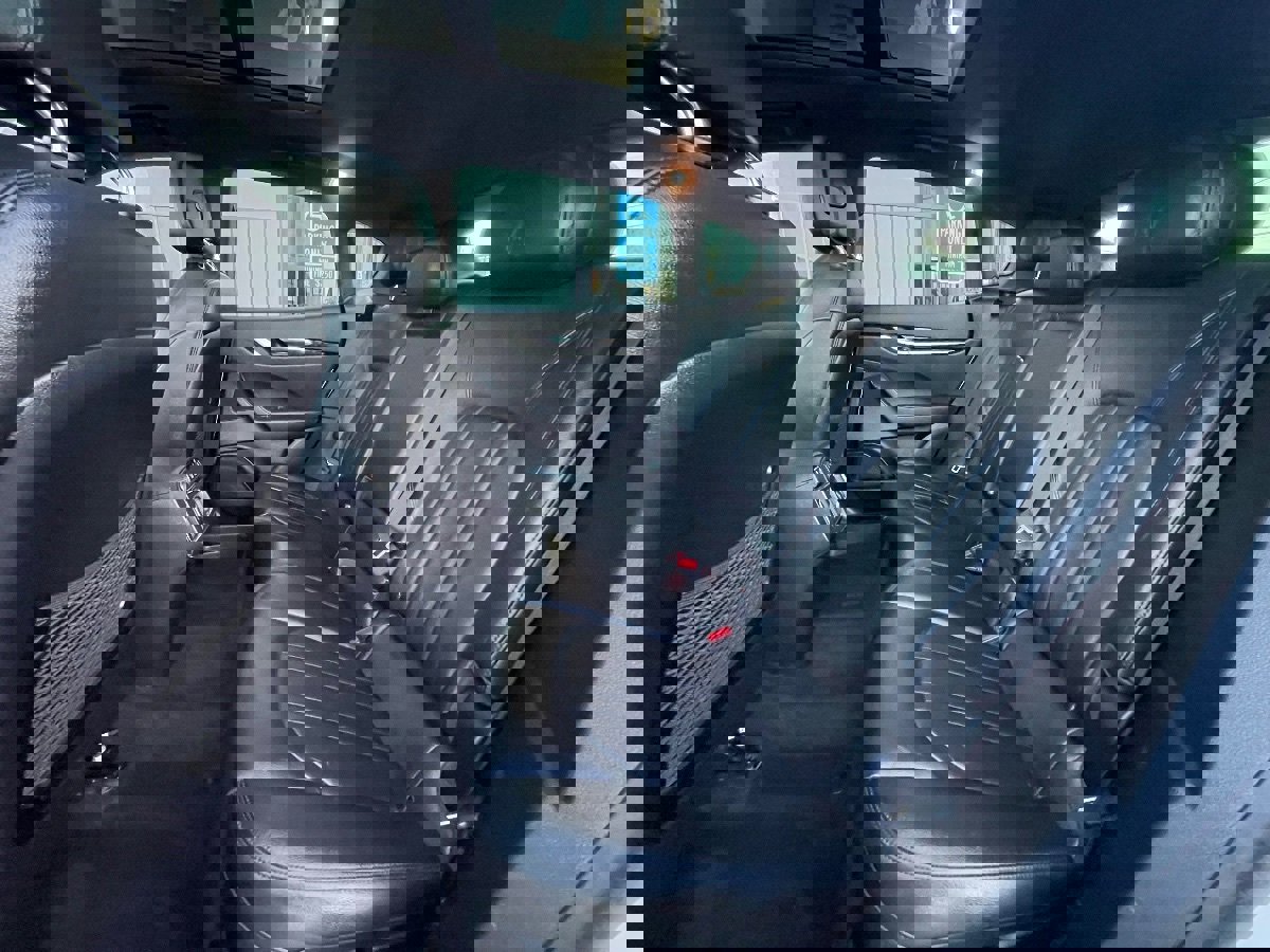 Used 2018 Maserati Levante image 15