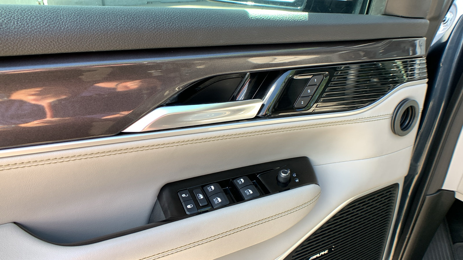 Used 2023 Jeep Wagoneer 4WD w/ Convenience Group I image 10