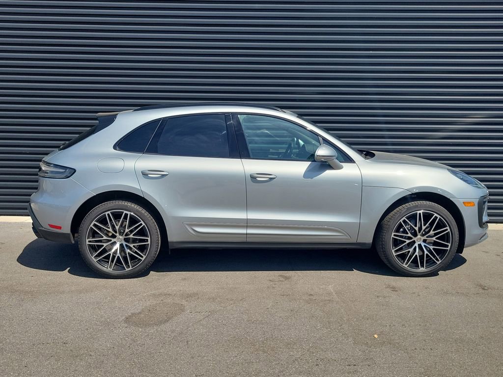 Certified 2025 Porsche Macan image 8