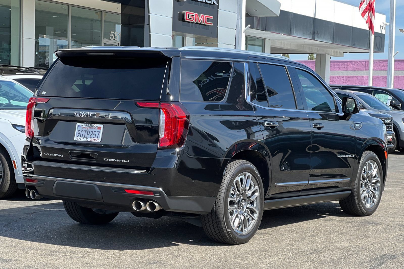 Used 2023 GMC Yukon Denali Ultimate AWD/4WD image 4