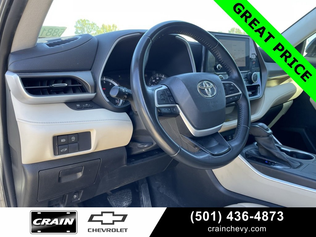 Used 2023 Toyota Highlander XLE image 12