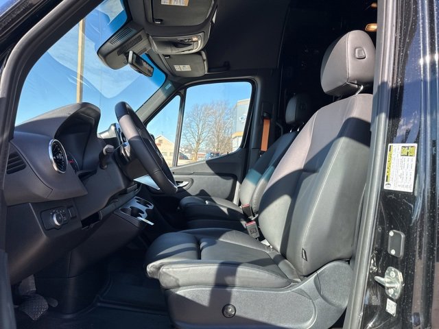 Used 2025 Mercedes-Benz Sprinter 2500 image 9