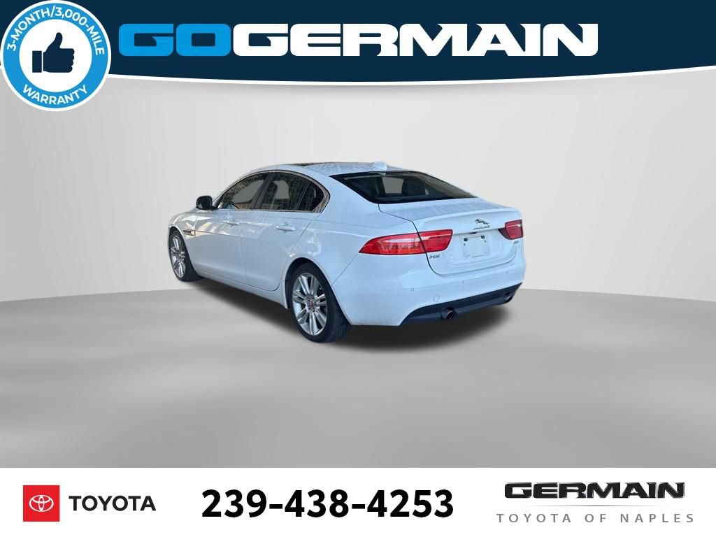 Used 2019 Jaguar XE Premium image 4