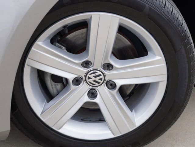 Used 2017 Volkswagen Golf Wolfsburg Edition image 10