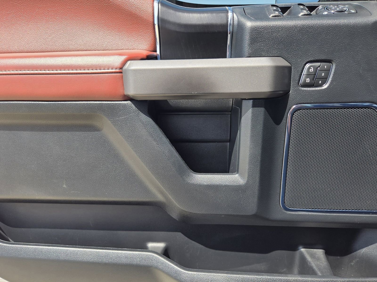 Used 2019 Ford F150 Platinum w/ Equipment Group 701A Luxury image 24