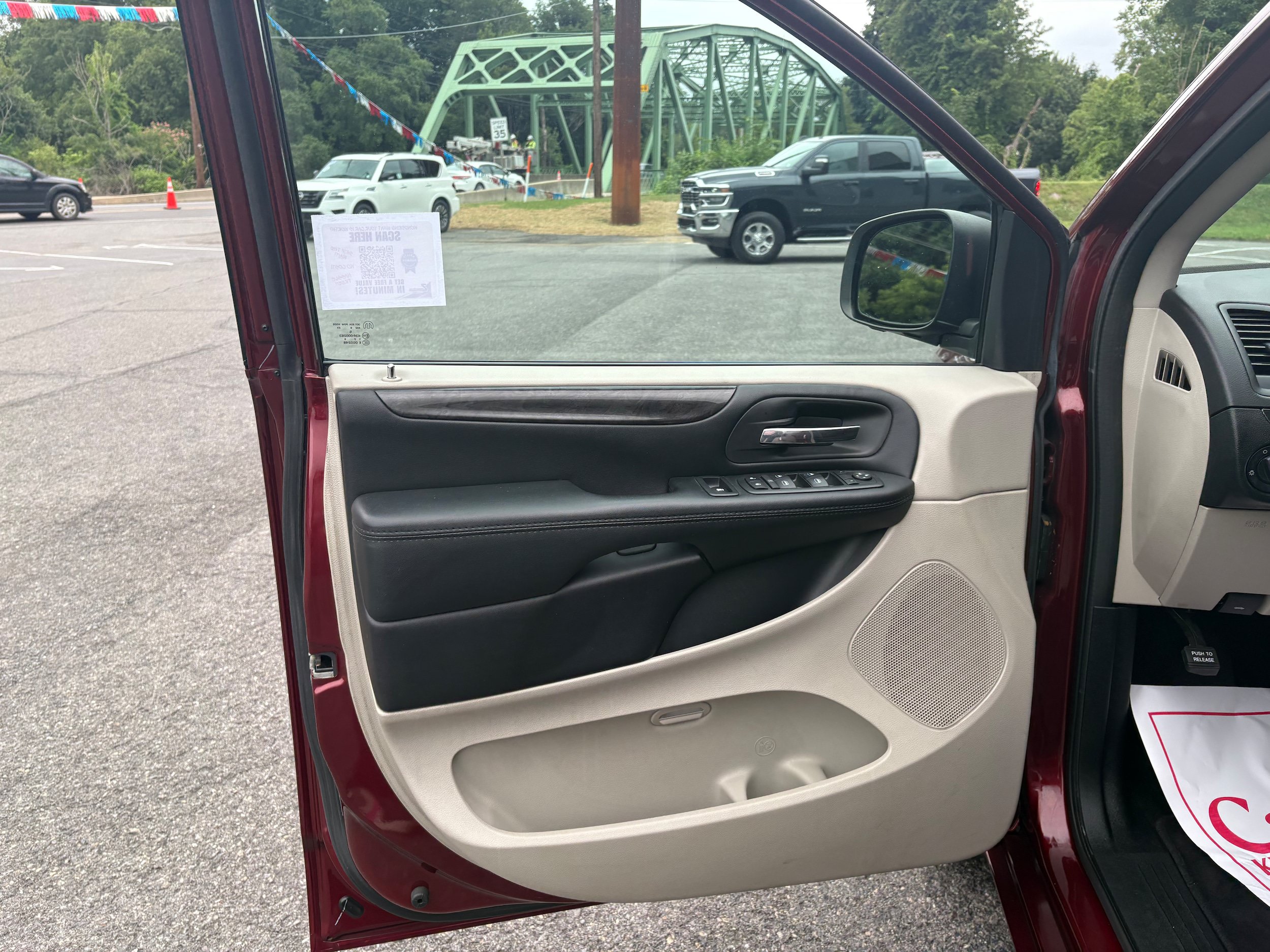 Used 2019 Dodge Grand Caravan SE FWD image 15
