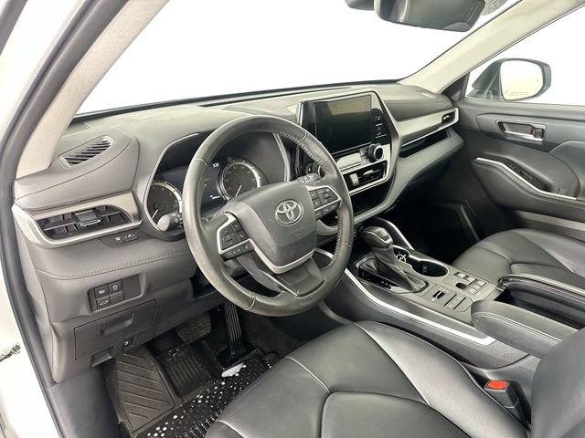 Used 2023 Toyota Highlander XLE AWD/4WD image 20