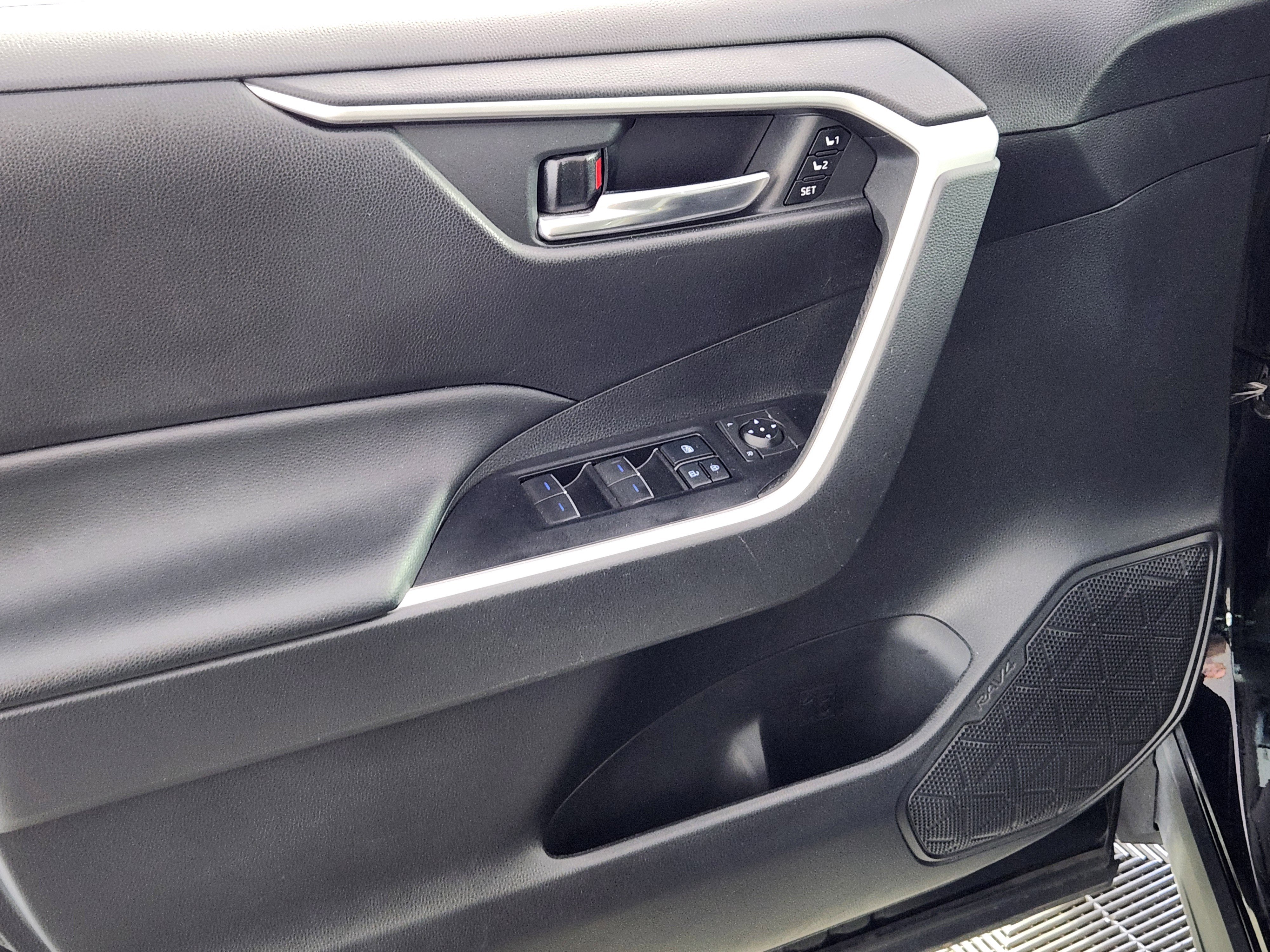 Used 2022 Toyota RAV4 XLE Premium FWD image 16