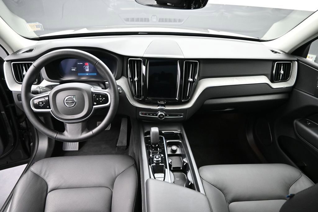 Used 2025 Volvo XC60 B5 Plus w/ Climate Package AWD/4WD image 17