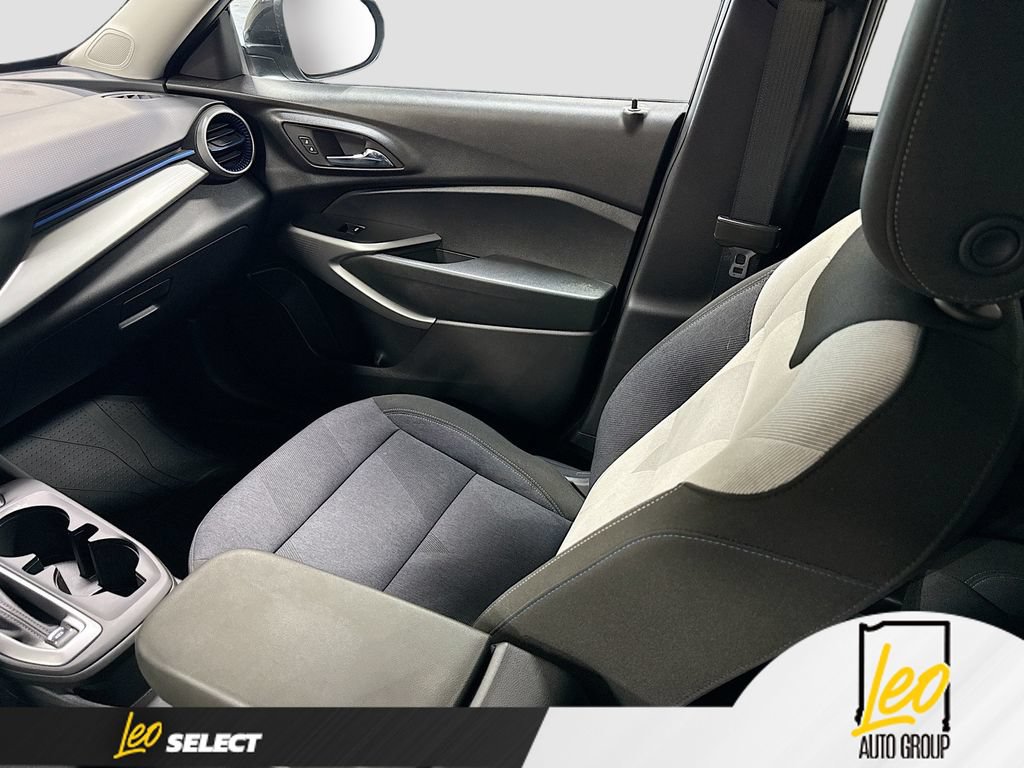 Used 2024 Chevrolet Trax LS w/ LS Convenience Package FWD image 25