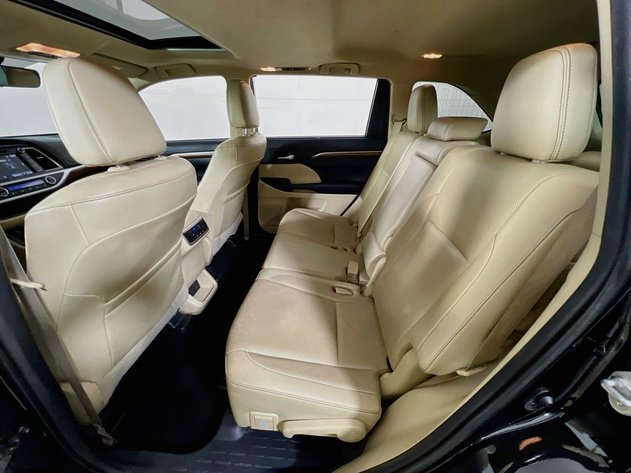 Used 2019 Toyota Highlander Limited AWD/4WD image 24