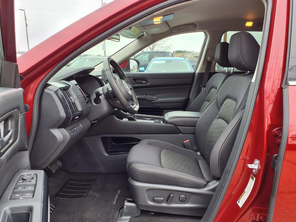 Used 2024 Nissan Pathfinder SV image 20