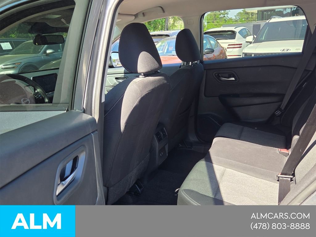 Used 2025 Nissan Rogue SV image 15