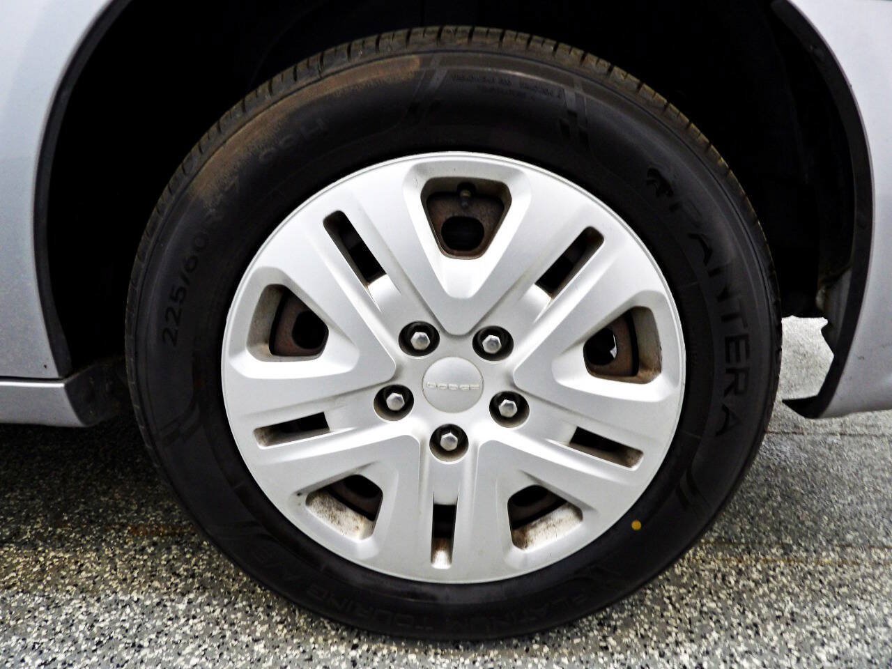 Used 2018 Dodge Grand Caravan SE FWD image 18