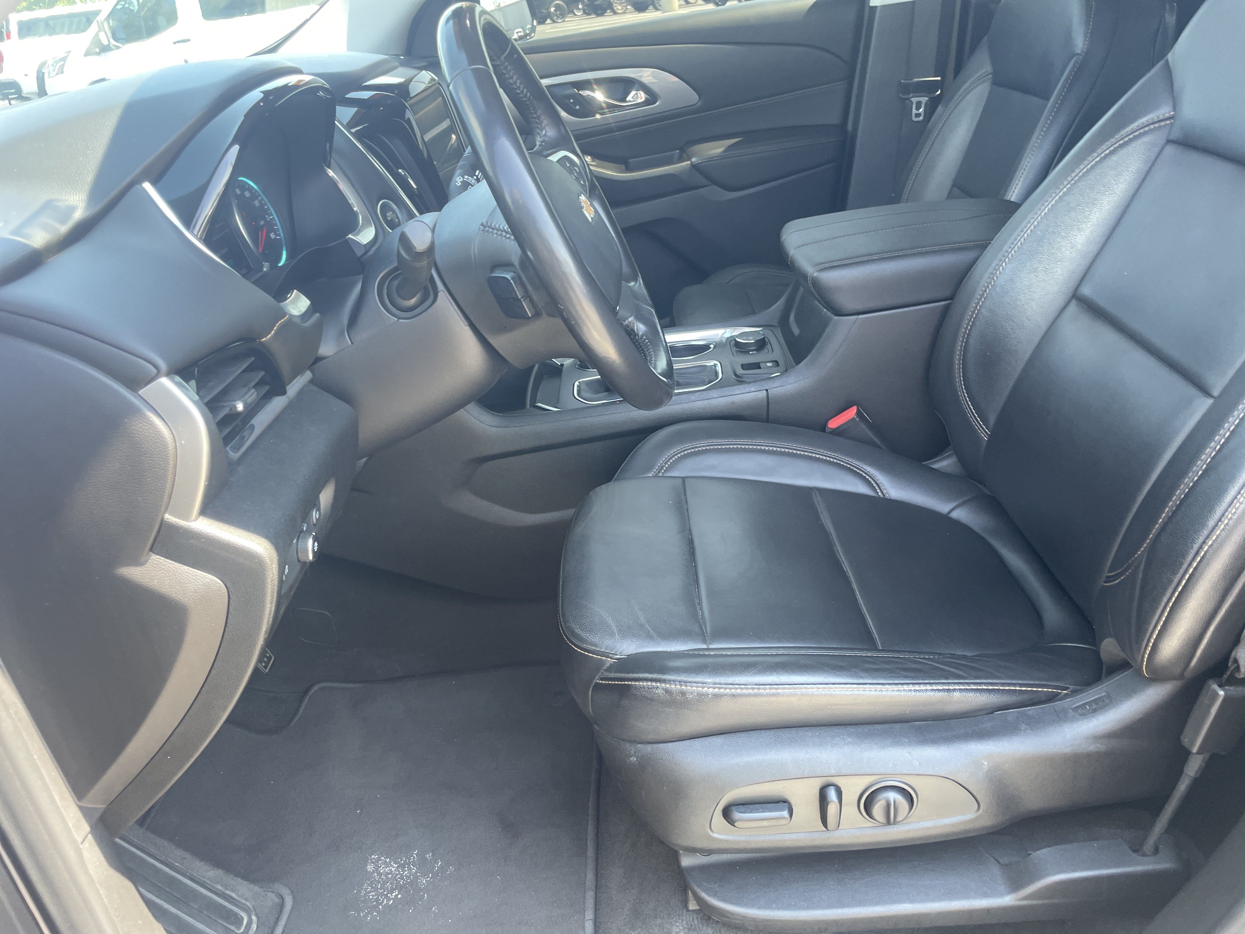 Used 2019 Chevrolet Traverse LT w/ LT Premium Package AWD/4WD image 16