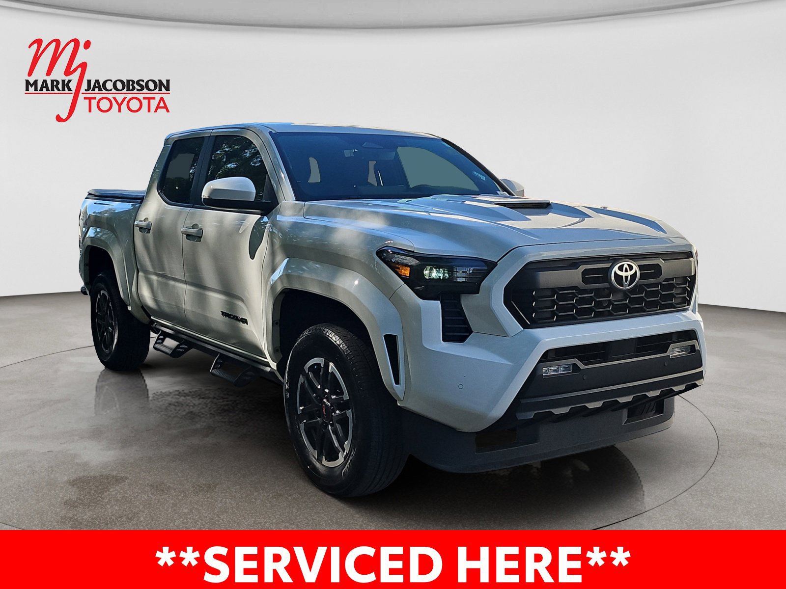 Used 2024 Toyota Tacoma TRD Sport w/ TRD Sport Upgrade Package AWD/4WD image 5