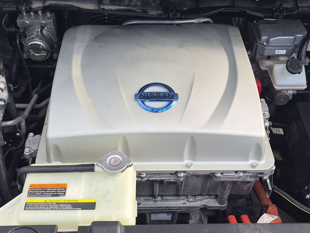 Used 2015 Nissan Leaf SL w/ Premium Package FWD image 32