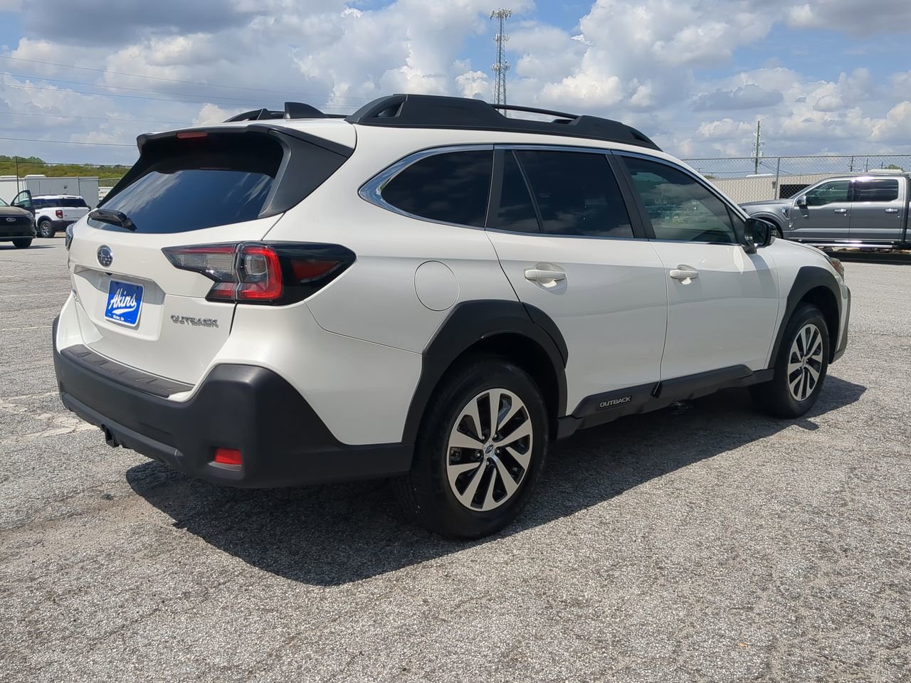 Used 2024 Subaru Outback Premium image 3