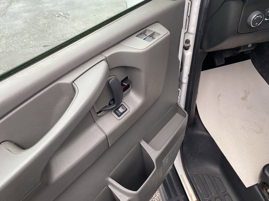 Used 2015 Chevrolet Express 2500 LT w/ LT Preferred Equipment Group image 10