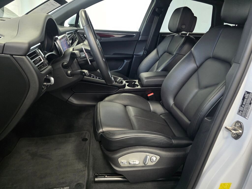 Certified 2024 Porsche Macan image 14