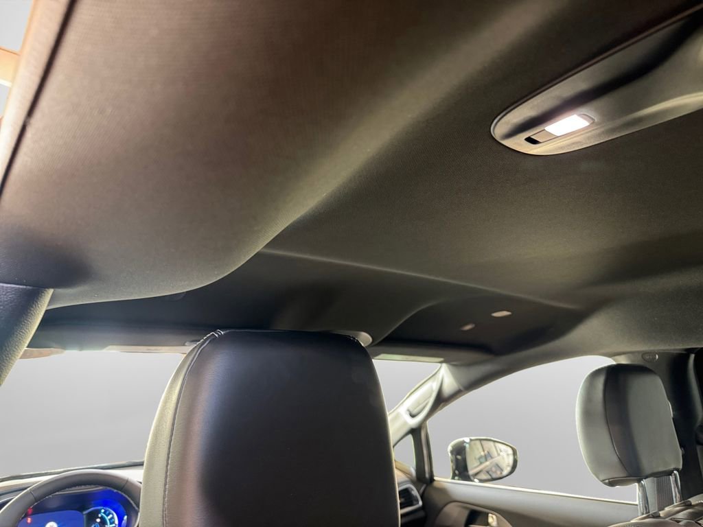 Used 2025 Chrysler Pacifica Select w/ Uconnect Theater Family Group image 23