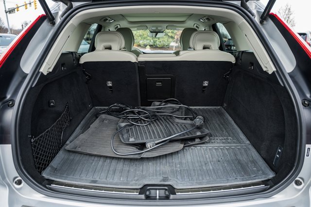 Used 2022 Volvo XC60 T8 Inscription w/ Advanced Package image 9