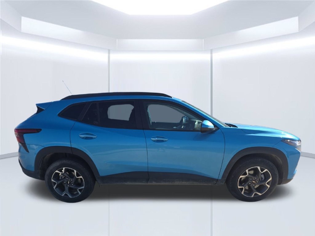 Used 2025 Chevrolet Trax LT w/ Driver Confidence Package FWD image 44