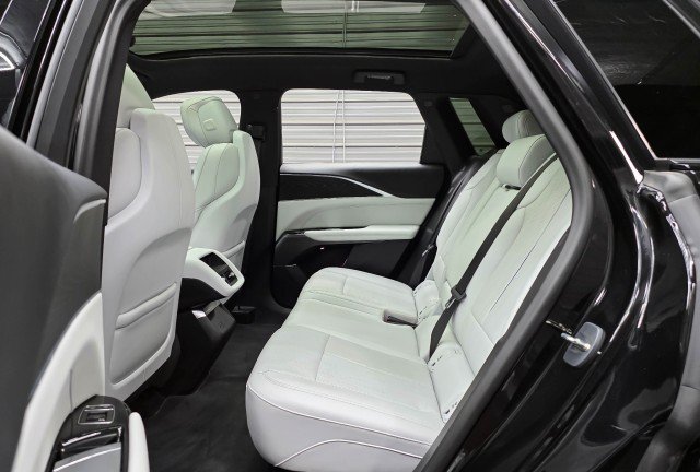 Used 2024 Cadillac Lyriq Luxury RWD image 17