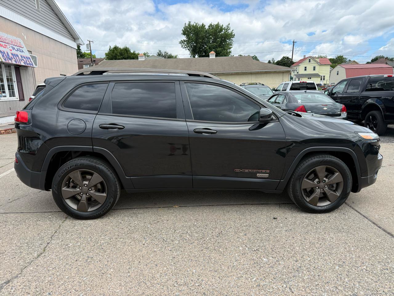 Used 2016 Jeep Cherokee 75th Anniversary AWD/4WD image 8