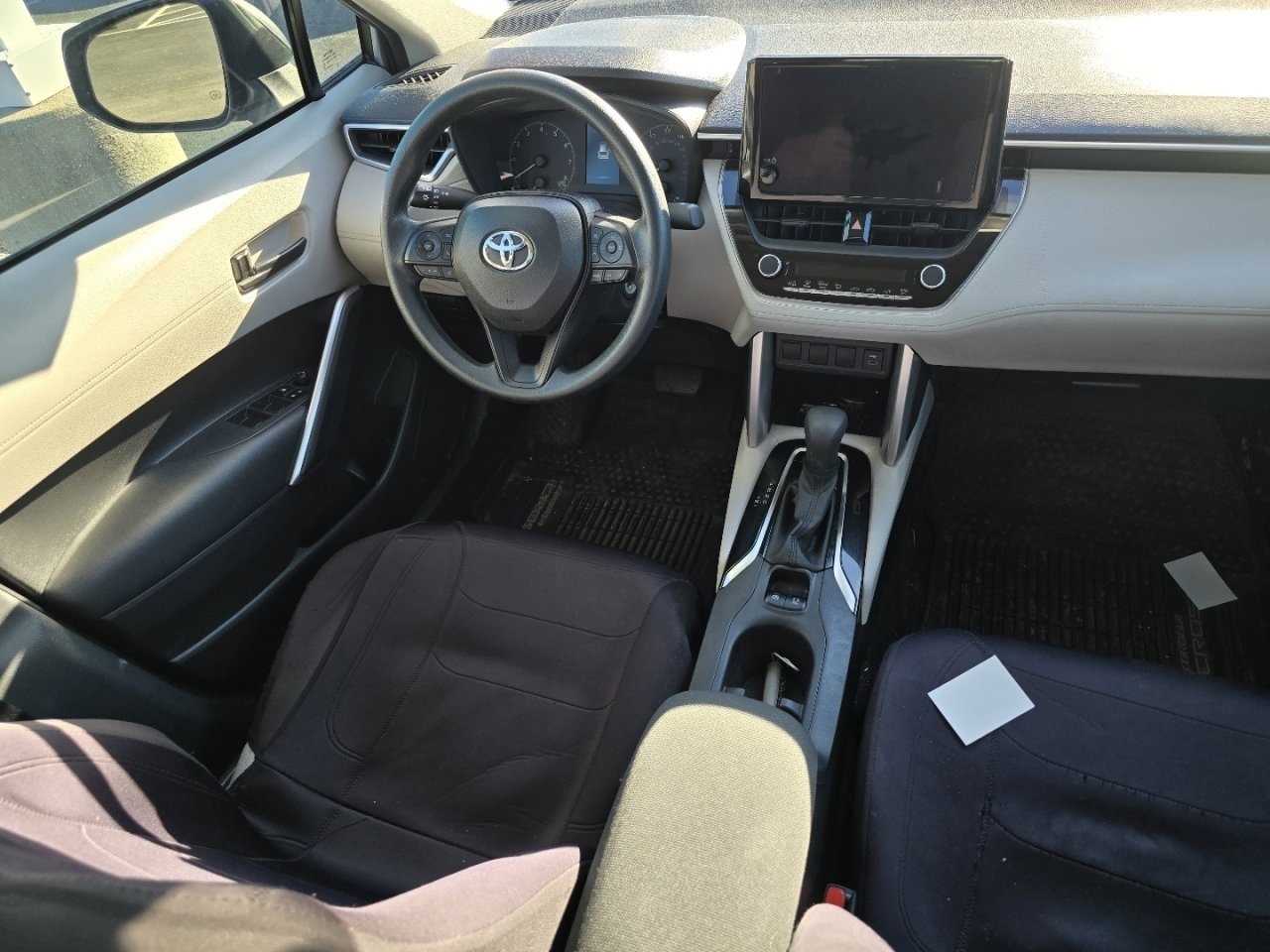 Used 2023 Toyota Corolla Cross L image 16