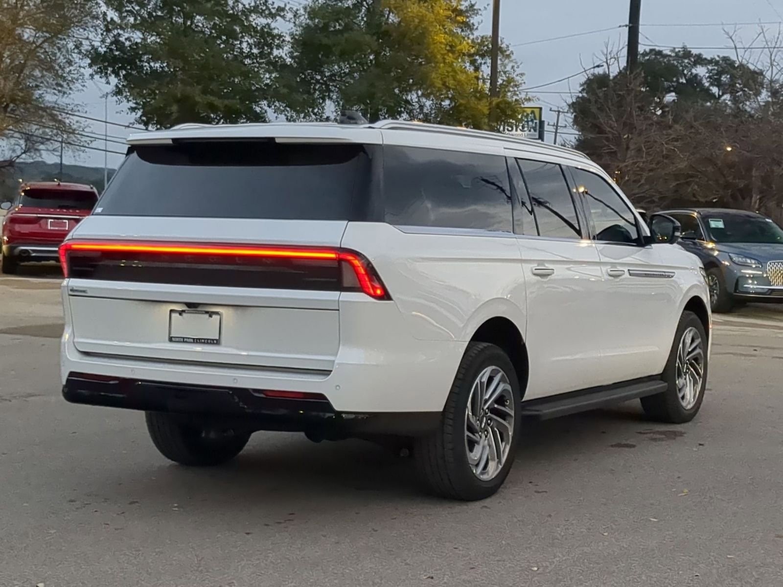 New 2026 Lincoln Navigator L Premier image 3
