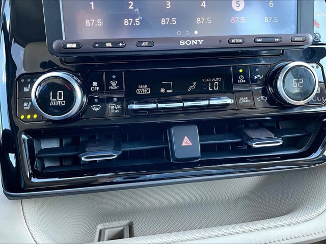 Used 2020 Toyota Highlander Limited image 24