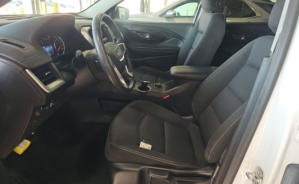 Used 2024 GMC Terrain SLE FWD image 4