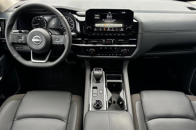 New 2025 Nissan Pathfinder SL image 15