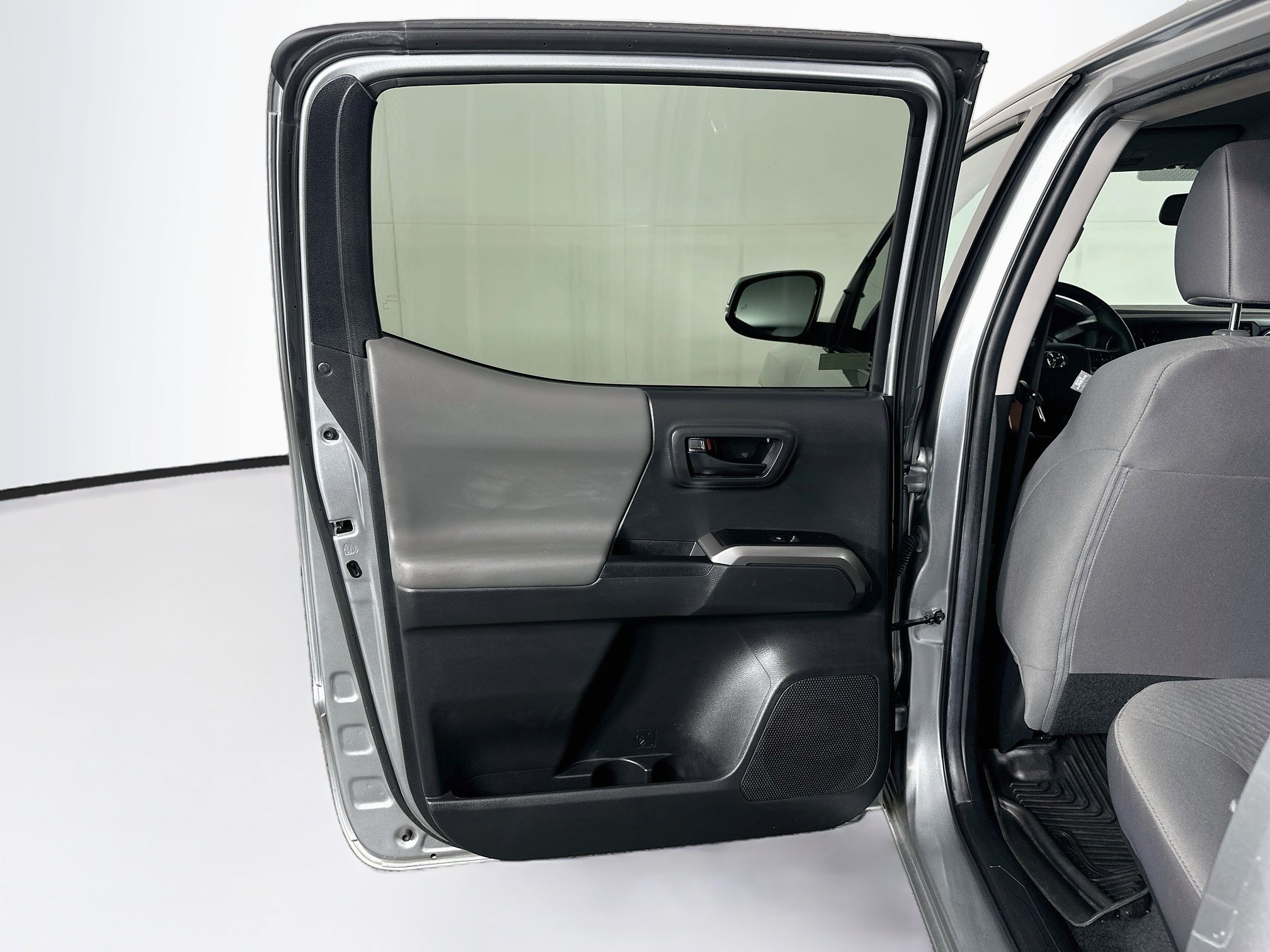 Used 2022 Toyota Tacoma SR5 w/ Technology Package RWD image 24