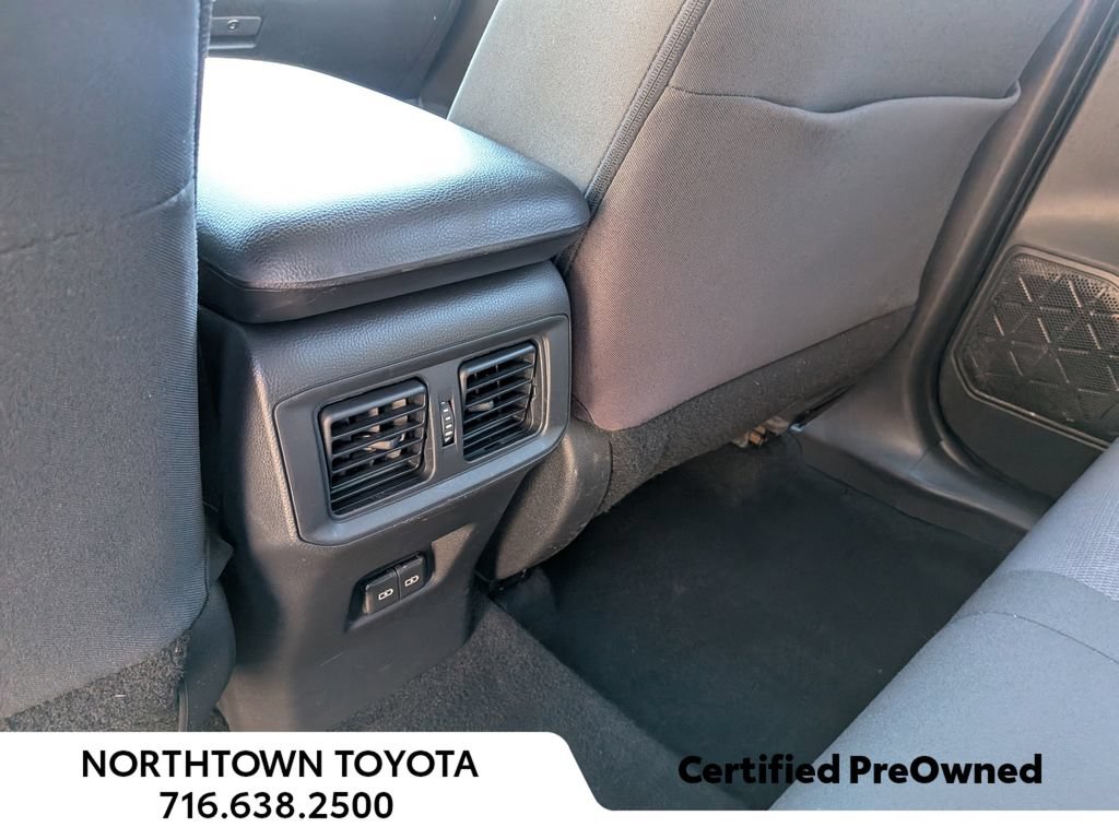 Used 2025 Toyota RAV4 XLE AWD/4WD image 31