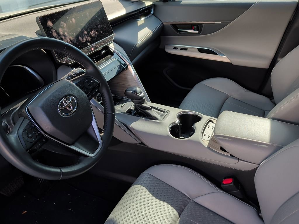 Used 2023 Toyota Venza Limited AWD/4WD image 2